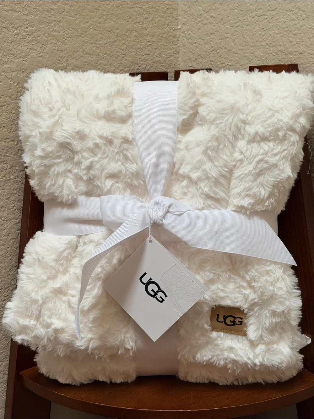 New.. UGG Adalee Faux Fur Throw, 50